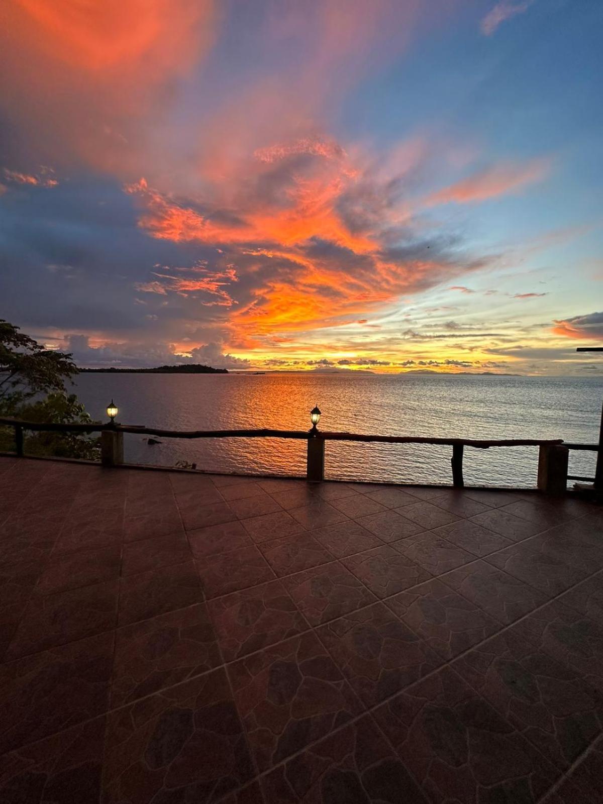 Kasuari Valley Beach Resort ソロン エクステリア 写真