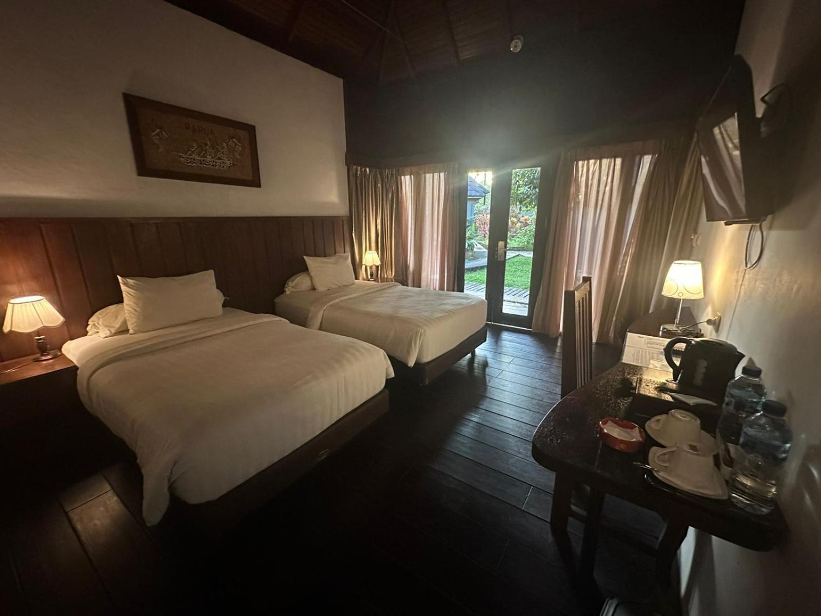 Kasuari Valley Beach Resort ソロン エクステリア 写真